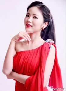 ​河南卫视12位美女主持人，《华豫之门》当家花旦陈琨气质出众