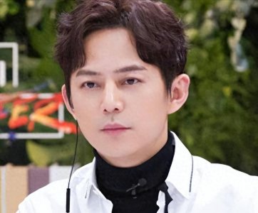 ​同性恋，收金条，保姆实名举报，何炅央媒公开回应，发言惹人心疼