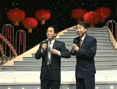 ​春晚常客的牛群冯巩，为何消失舞台？搭档传奇背后藏着什么秘密？