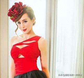 ​她由空姐当选亚姐冠军，嫁豪门生3子却离婚，51岁出写真集卖光光