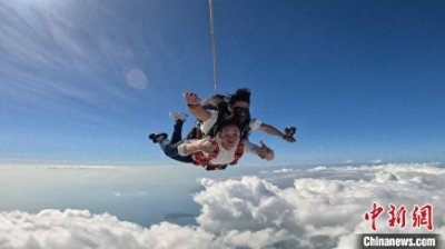 ​春节假期三亚兴起空中看海热